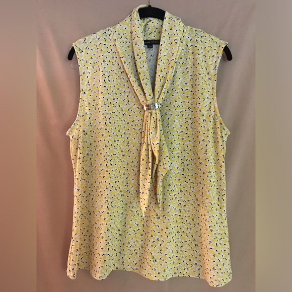 Adrienne Vittadini sleeveless blouse - Picture 1 of 4